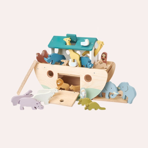 Noah&#39;s Ark Wooden Toy Set
